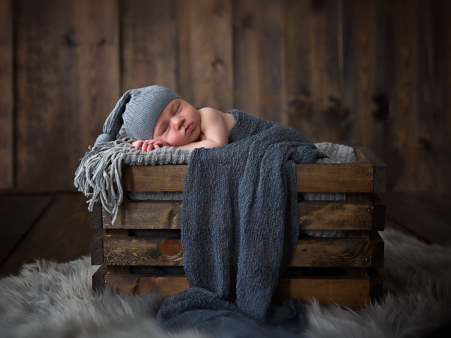 Harrodsburg, KY newborn photography picture of baby in a wooden crate sleeping