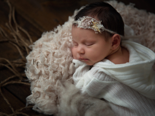 Rustic newborn portrait by Rhonda Cunningham Photography, Lexington Ky newborn photographer